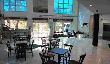 Prédio comercial em Avenida na Zona Central/ 750 m²/ 12 salas/ 4 andares
