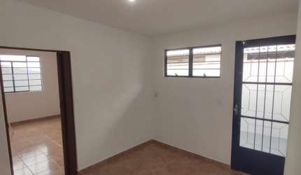 Casa térrea à venda com Edícula/ 2 Vagas/ 209 m²/ Jd. Ana Maria/ Só 320 mil