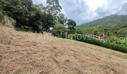 ÁREA COM EXCELENTE TOPOGRAFIA A VENDA EM ÓTIMO BAIRRO