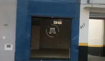 SALÃO COMERCIAL COM AMPLO ESTACIONAMENTO PARA LOCAÇÃO NO CENTRO DE JUNDIAÍ/SP