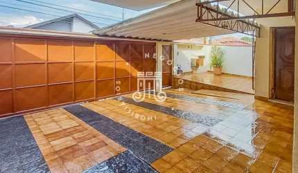 CASA À VENDA NO BAIRRO VILA PROGRESSO COM 05 DORMITÓRIOS, COM 262,00 m² EM JUNDIAÍ-SP.