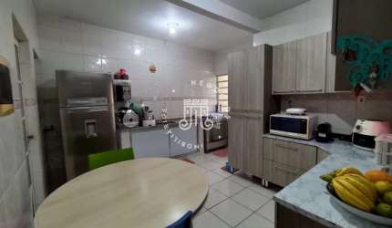 CASA À VENDA COM 4 DORMITÓRIOS NO BAIRRO ELOY CHAVES EM JUNDIAÍ-SP.