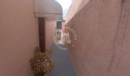 CASA À VENDA COM 02 DORMITÓRIOS, VILA APARECIDA EM JUNDIAÍ-SP.