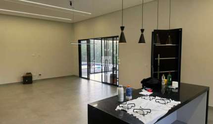 CASA TÉRREA COM 3 SUÍTES Á VENDA NO CONDOMÍNIO TERRAS DE CAXAMBU EM JUNDIAÍ/SP .