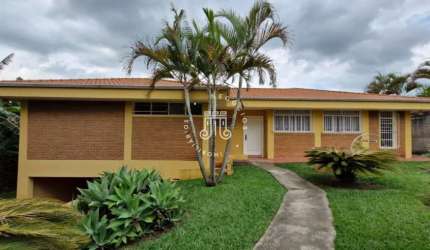 CASA À VENDA NO BAIRRO CAXAMBÚ COM 4 QUARTOS SENDO UMA SUÍTE - JUNDIAÍ / SP.
