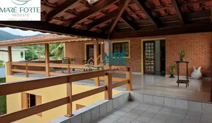 ÓTIMA CASA COM 05 QUARTOS SENDO 03 SUITES - OPORTUNIDADE.