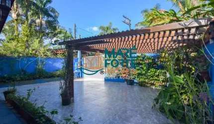 CASA COM 07 DORMITORIOS PROXIMO A PRAIA ITAGUA