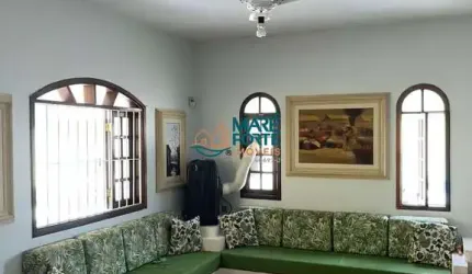 CASA COM 600 M² DE TERRENO E A 180 METROS DA PRAIA GRANDE!