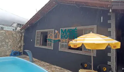 Casa com área de lazer