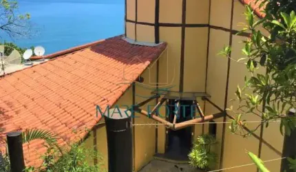 CASA EM CONDOMINIO DE ALTO PADRÃO COM MAGNIFICA VISTA PARA O MAR !
