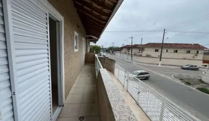Casa com sacada, 2 suítes e quintal por R$ 220 Mil em Praia Grande-SP