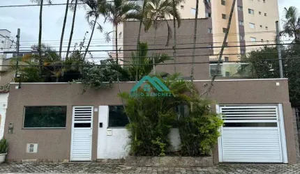 Casa Espetacular a 2 Quadras da Praia com Suíte Master, Jardim e Segurança!!