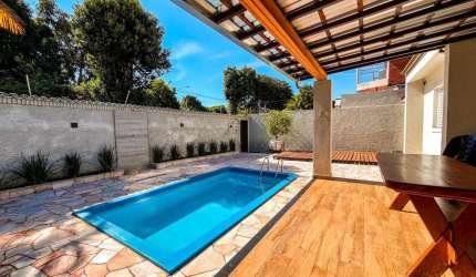 Casa térrea para venda, 420 m² de terreno e 275 m² de construção, varanda gourmet e piscina