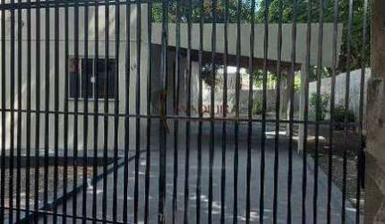 Casa com 3 Quartos e 2 banheiros à Venda!