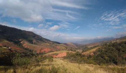 Chácara / sítio à venda no Bairro das Oliveiras, Pindamonhangaba  por R$ 230.000