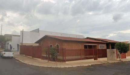 Casa para Venda em Araraquara, Vila Tito de Carvalho (Vila Xavier), 3 dormitórios, 1 suíte, 3 banheiros, 4 vagas