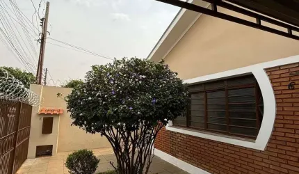 Casa para Venda em Araraquara, Vila Xavier (Vila Xavier), 2 dormitórios, 1 banheiro, 2 vagas