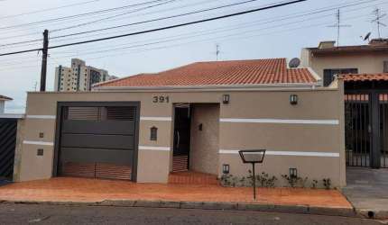 Sobrado para Venda em Araraquara, Vila Melhado, 3 dormitórios, 2 suítes, 4 banheiros, 2 vagas