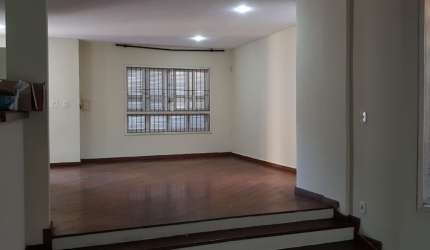 Casa com 4 dorms, Piratininga, Niterói - R$ 1 mi, Cod: 902