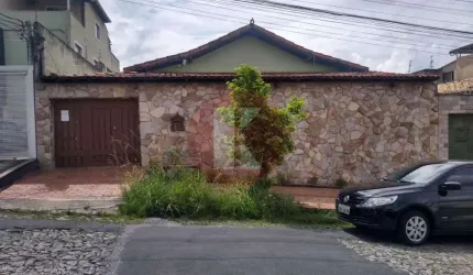 Casa com 03 quartos à venda Bairro Alvoredo, Contagem.