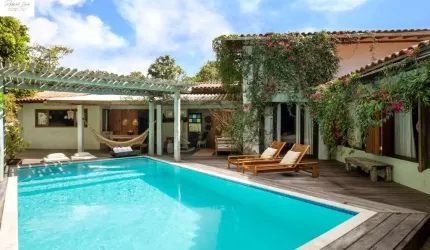 Imperdível oportunidade de investimento: Casa comercial à venda em Trancoso, Porto Seguro-BA - 4 quartos, 4 suítes, 3 salas, 1 vaga, 460m²!