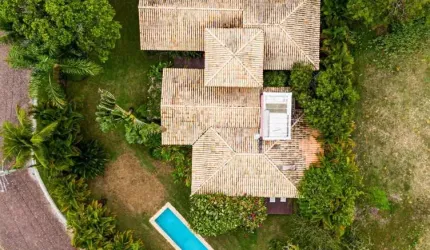 Casa em Condomínio à Venda em Trancoso-BA: 4 Quartos, 2 Suítes, 2 Salas, 3 Banheiros - Imperdível!