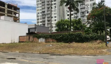 Terreno à venda na Rua Almirante Barroso, --, América, Joinville por R$ 735.000