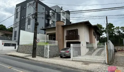 Casa com 3 quartos à venda na Rua Marajó, --, Atiradores, Joinville por R$ 1.200.000