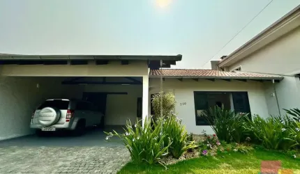 Casa com 3 quartos à venda na Rua Vereador Guilherme Zuege, --, Pirabeiraba, Joinville por R$ 1.100.000