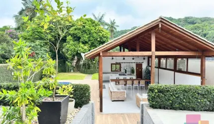 Casa com 3 quartos à venda na Rua João Krisch, --, Glória, Joinville por R$ 2.100.000