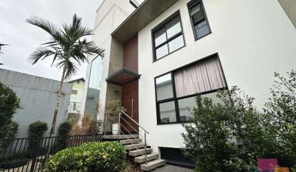 Casa em condomínio fechado com 3 quartos à venda na Rua Marechal Deodoro, --, América, Joinville por R$ 1.980.000