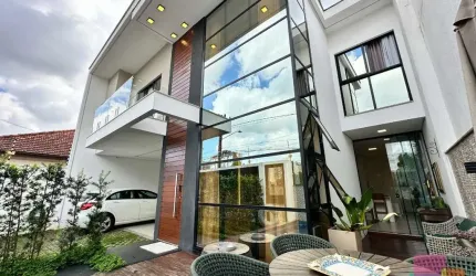 Casa com 3 quartos à venda na Rua Araquari, --, América, Joinville por R$ 1.950.000