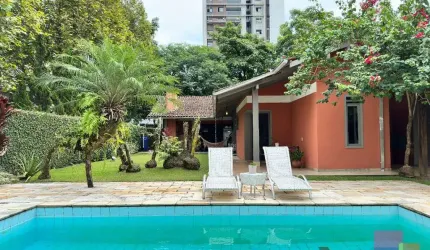 Casa com 3 quartos à venda na Rua Camboriú, --, Glória, Joinville por R$ 2.500.000