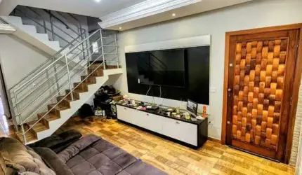 Casa à Venda no Jardim Quaresmeira 3 em Suzano/SP: 2 Quartos, 2 Suítes, Piscina e Churrasqueira!