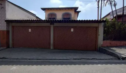 EXCELENTE SOBRADO - COM PISCINA - TERRENO 300.00 M²
