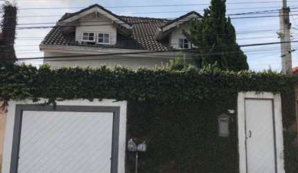 SOBRADO SENSACIONAL NA REGIÃO CENTRAL DE CARAPICUÍBA