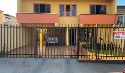 Sobrado para venda possui 271 metros quadrados com 4 quartos em Brasília - Londrina - PR