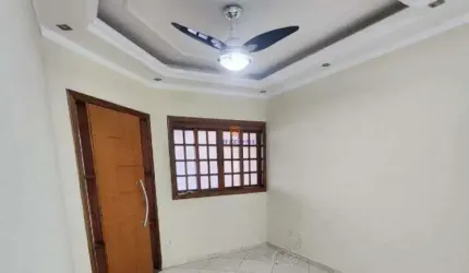Linda casa, 3 quartos sendo uma suíte, excelente localização
