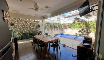 Espetacular casa térrea no VILLAGGIO 3 com 3 suítes e 4 vagas de garagem