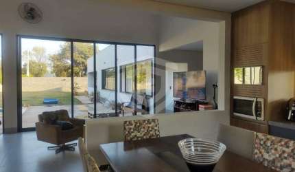 Casa térrea no Recanto dos Bandeirantes 3 quartos sendo 3 suítes sala 2 ambientes 3 vagas de garagens