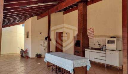 Casa para venda no Vila Falcão com 3 quartos sendo 1 suíte, 6 vagas de garagem e próximo ao Confiança Falcão