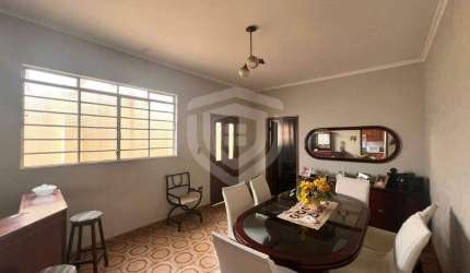 Casa com 5 Quartos à venda, 400m² - Centro