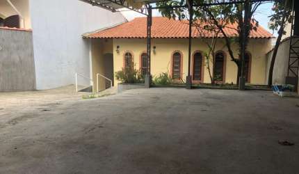 Casarão Térreo - forno e fogão a lenha.