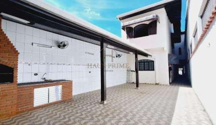 Casa à venda em Cotia, Jardim Leonor, com 3 quartos, com 205 m²
