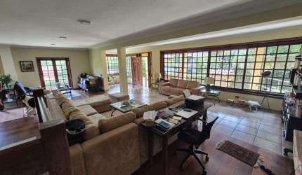 Casa à venda na Granja Viana, com 5 quartos, com 657.79 m²
