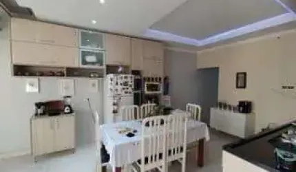 Sobrado com 268m² de 4 Pavimentos com Salão Comercial e 2 Casas pra Moradia ou R