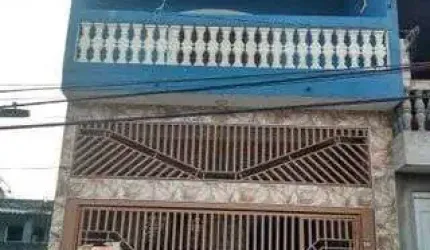 Linda Casa com 3 Dormitórios (1 Suíte), 2 Vagas e Hidro Localizada no Bairro Vil