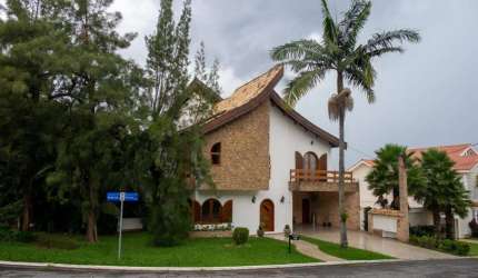 Casa com 4 dormitórios à venda, 422 m² por R$ 2.800.000 - Residencial Cinco (Alp