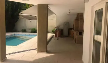 Alphaville 2 - Casa com 390m², 4 Suítes, 4 Vagas e Piscina em Barueri/SP! Contat