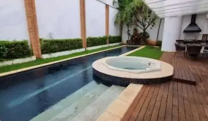 Residencial 2 - Casa com 500m², 4 Suítes, 8 Vagas, Churrasqueira, Piscina e Hidr